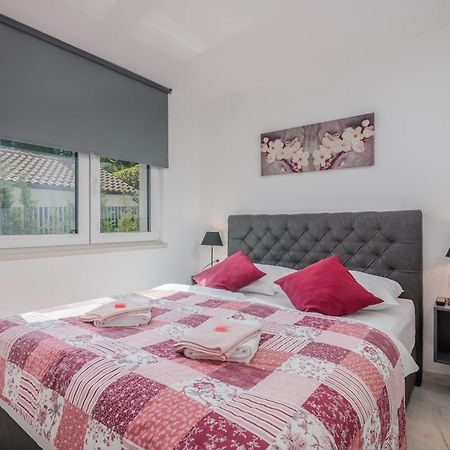 Apartments Elle Luxury Vantacici Malinska Exterior photo