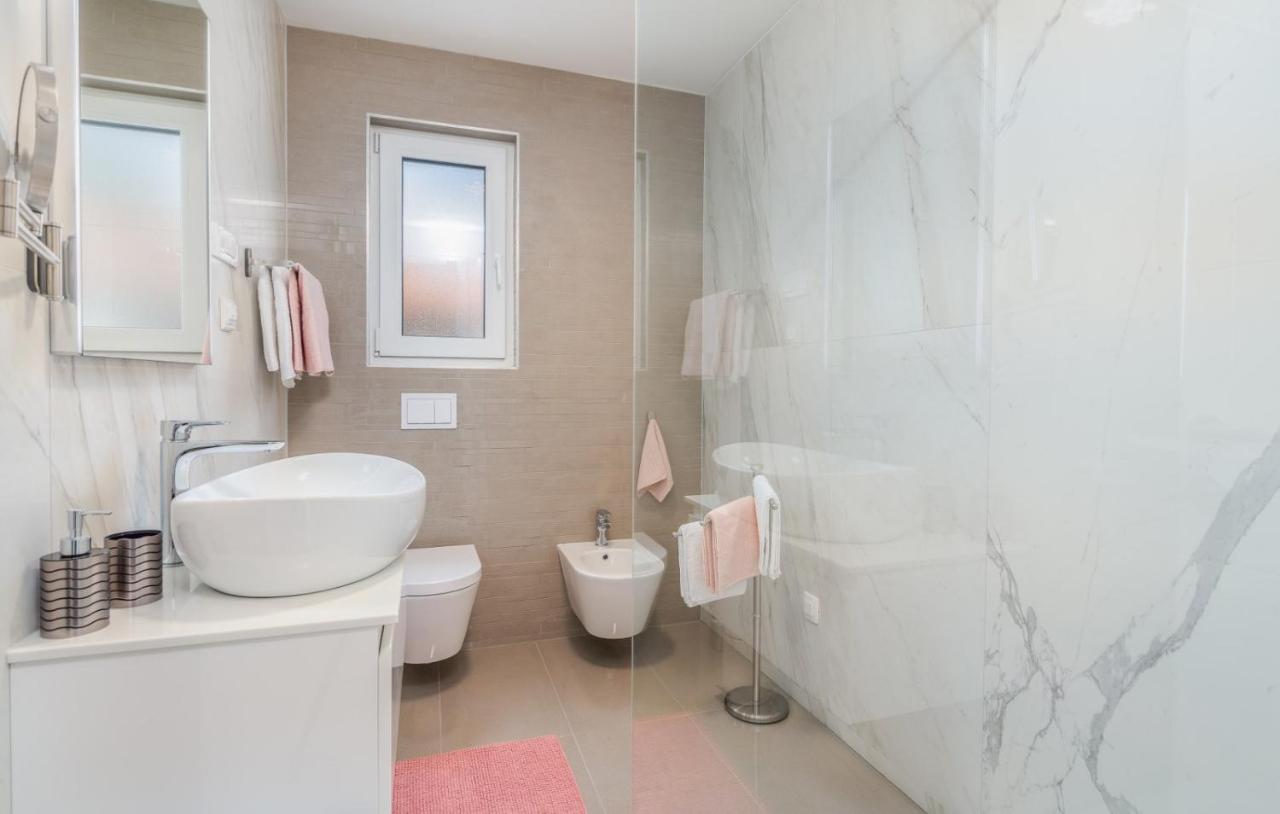 Apartments Elle Luxury Vantacici Malinska Exterior photo