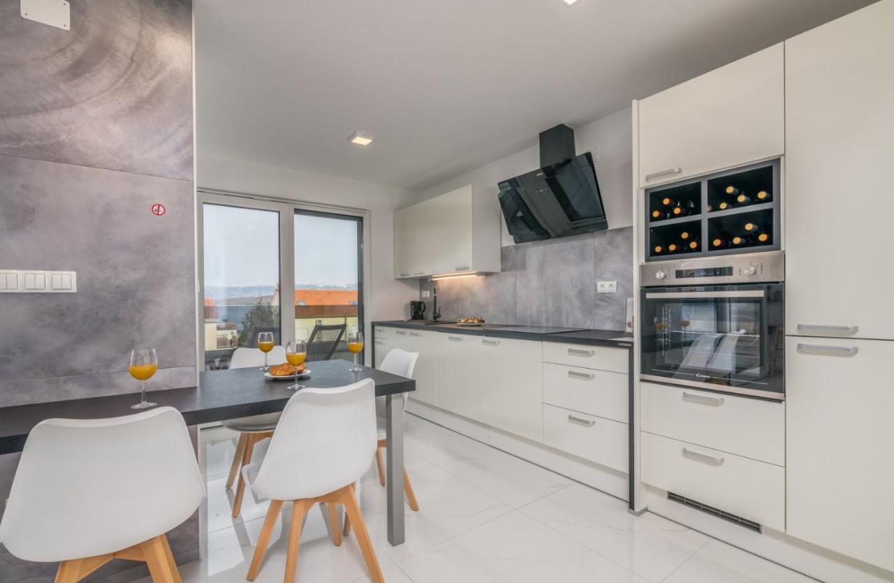 Apartments Elle Luxury Vantacici Malinska Exterior photo