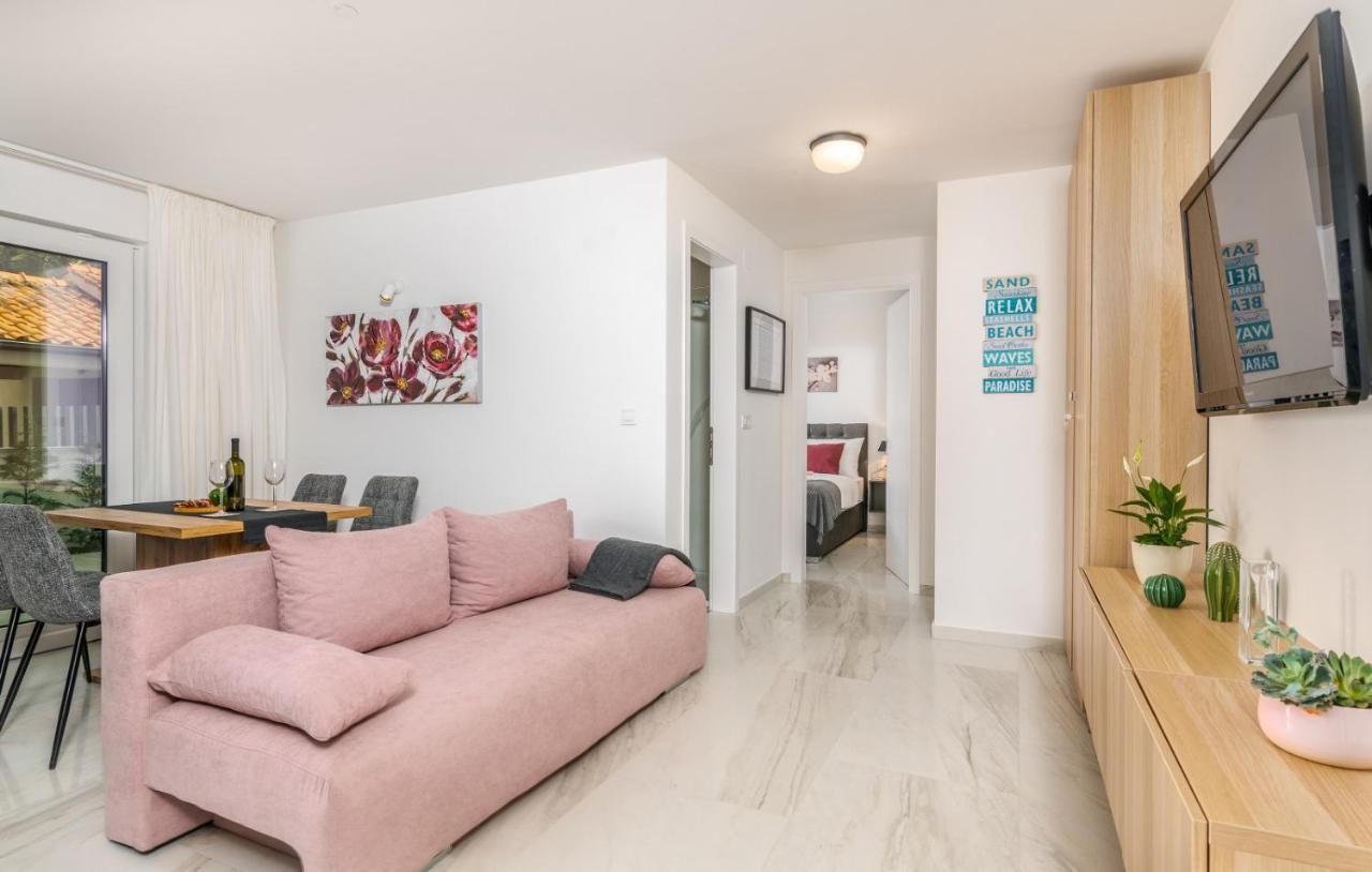 Apartments Elle Luxury Vantacici Malinska Exterior photo