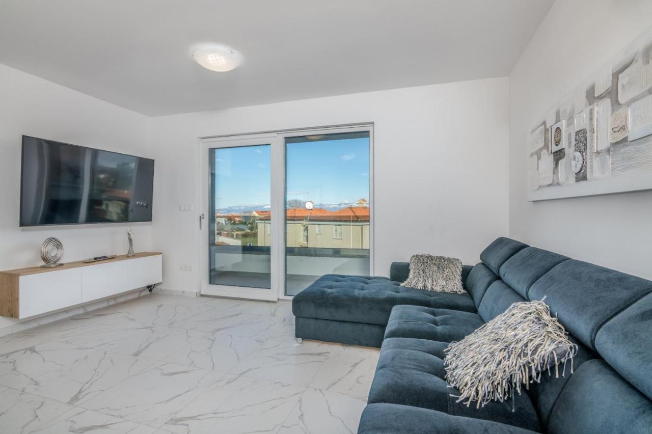 Apartments Elle Luxury Vantacici Malinska Exterior photo