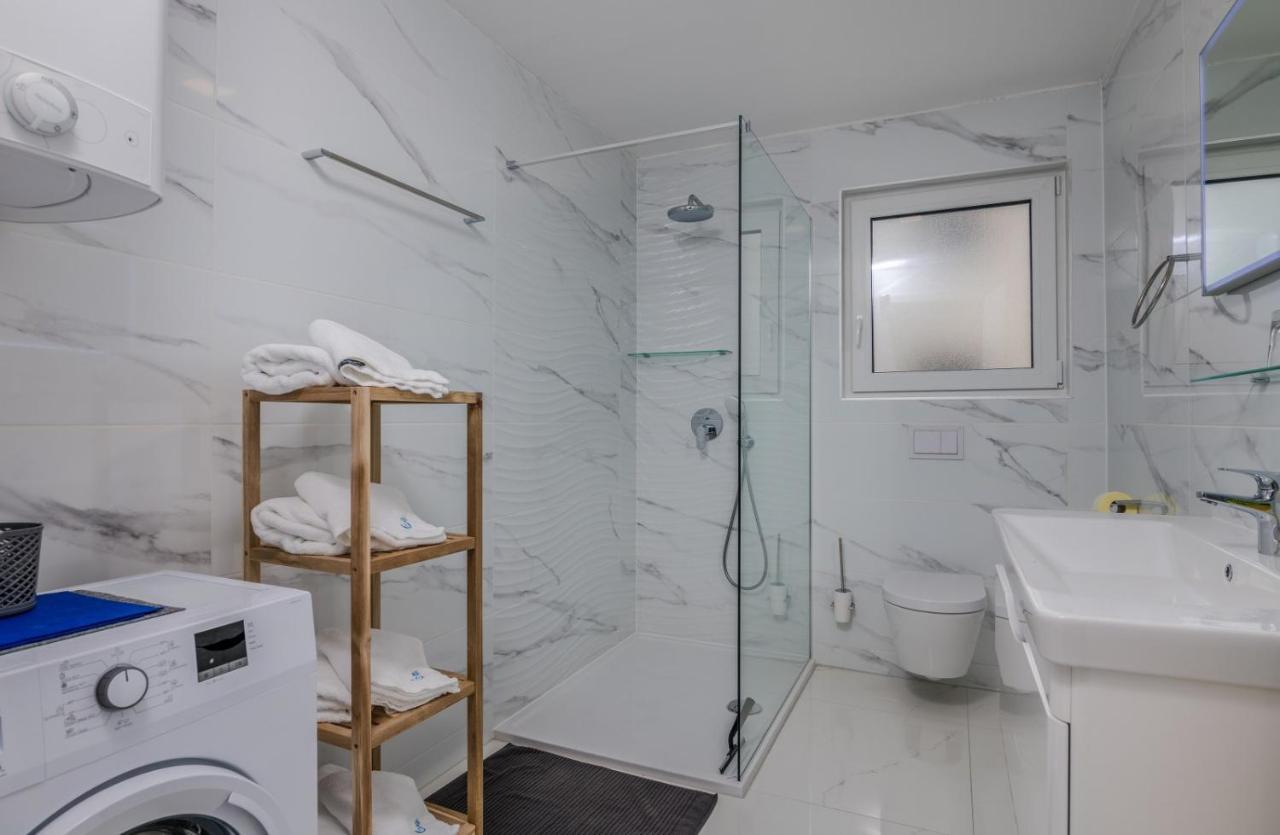 Apartments Elle Luxury Vantacici Malinska Exterior photo