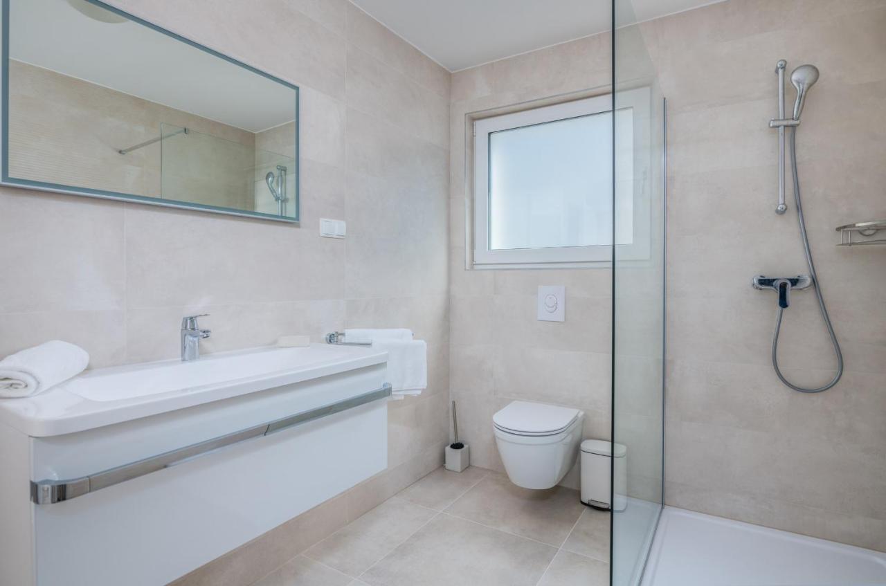 Apartments Elle Luxury Vantacici Malinska Exterior photo