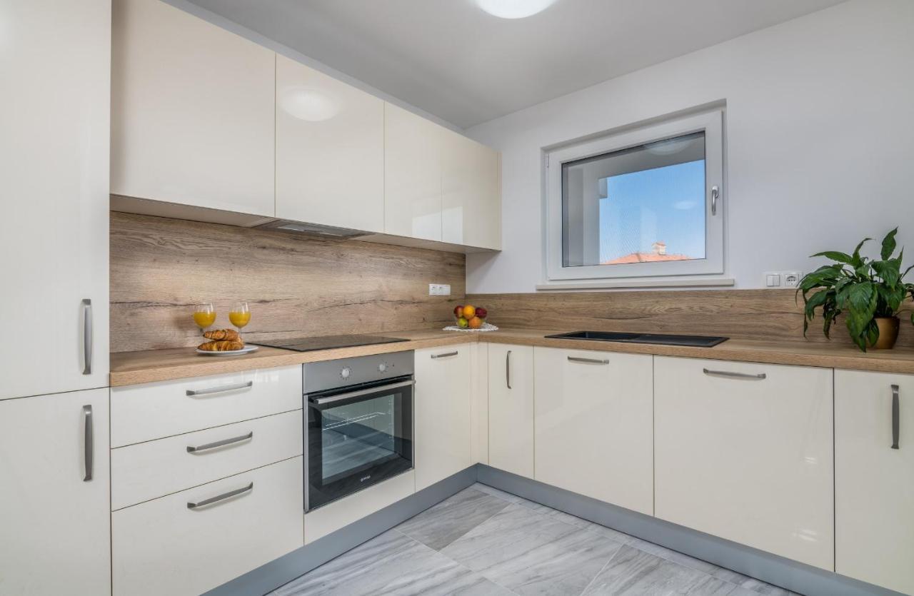 Apartments Elle Luxury Vantacici Malinska Exterior photo