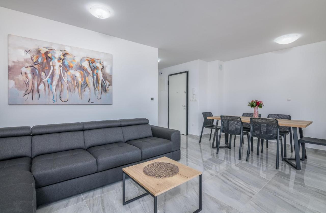 Apartments Elle Luxury Vantacici Malinska Exterior photo