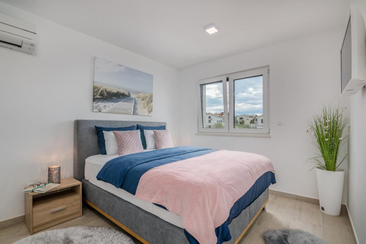Apartments Elle Luxury Vantacici Malinska Exterior photo