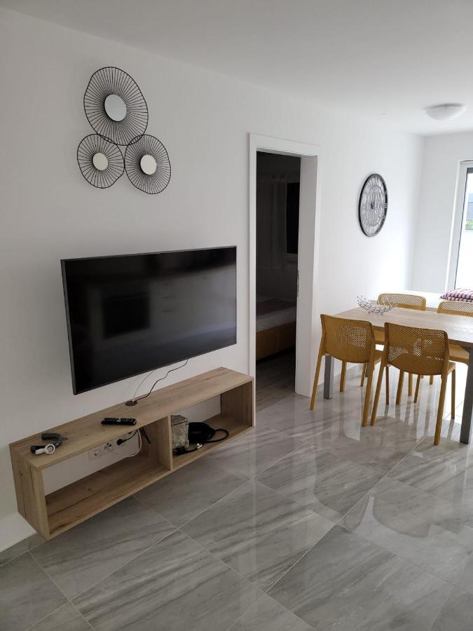 Apartments Elle Luxury Vantacici Malinska Exterior photo