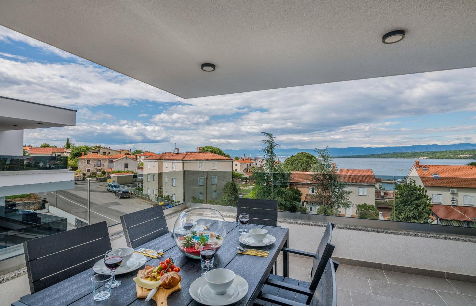 Apartments Elle Luxury Vantacici Malinska Room photo